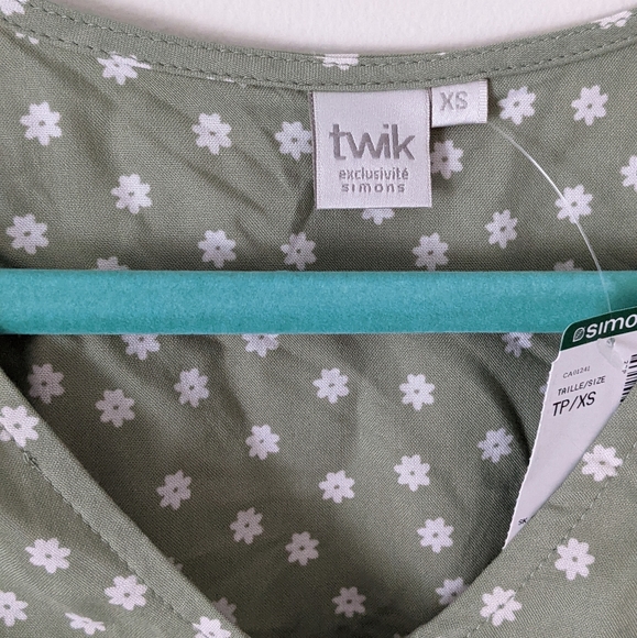 *NWT* Simons TWIK - Floral Cropped Button-Up Blouse - Picture 4 of 14